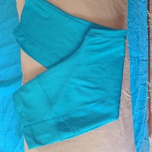 AVIA large work out capris